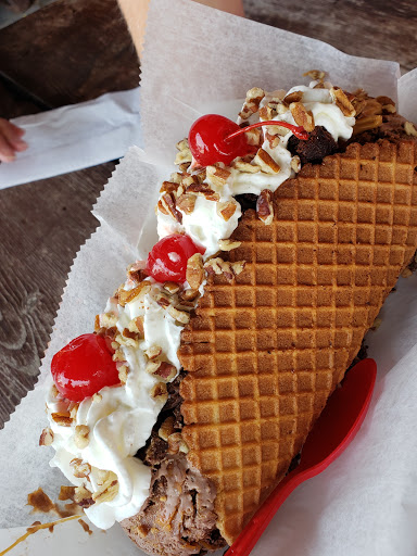 Ice Cream Shop «Milkhouse Ice Cream and Coffee Cafe», reviews and photos, 4189 Keewahdin Rd, Fort Gratiot Twp, MI 48059, USA