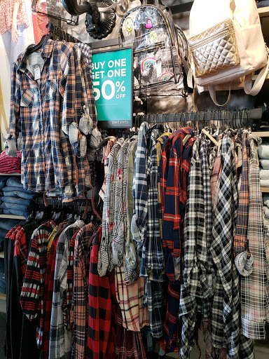 Clothing Store «rue21», reviews and photos, 3426 S Glenstone Ave, Springfield, MO 65804, USA