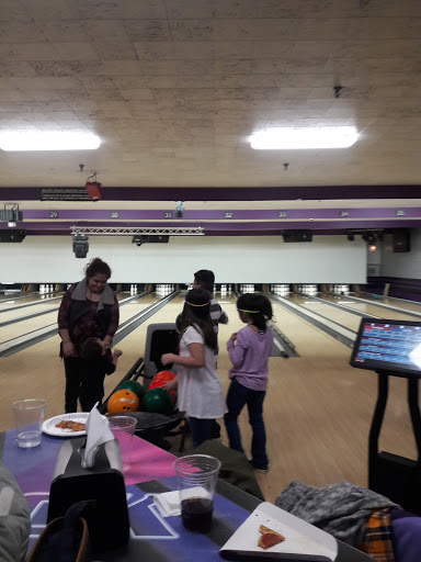 Bowling Alley «Diversey River Bowl», reviews and photos, 2211 W Diversey Pkwy, Chicago, IL 60647, USA