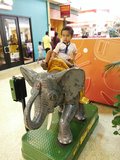 Shopping Mall «Crossroads Bellevue», reviews and photos, 15600 NE 8th St, Bellevue, WA 98008, USA