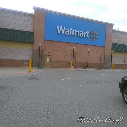 Department Store «Walmart Supercenter», reviews and photos, 30729 Lyon Center Dr, New Hudson, MI 48165, USA