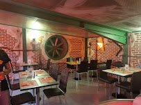 Atmosphère du Restaurant Cadilla'c à Bassens - n°1
