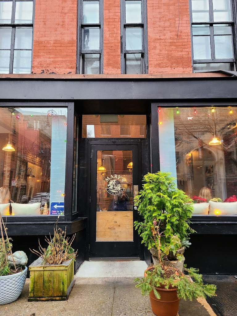 Mary's Fish Camp 10014