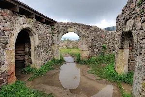 Lichnice Castle ruins image