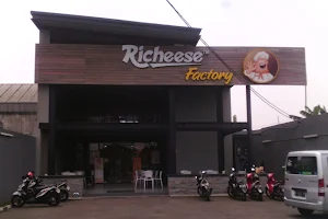 Richeese Factory Margonda image