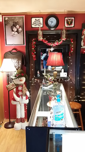 Tattoo Shop «Ink Daddy Tattoo and Body Piercing», reviews and photos, 3535 Commercial St SE, Salem, OR 97302, USA