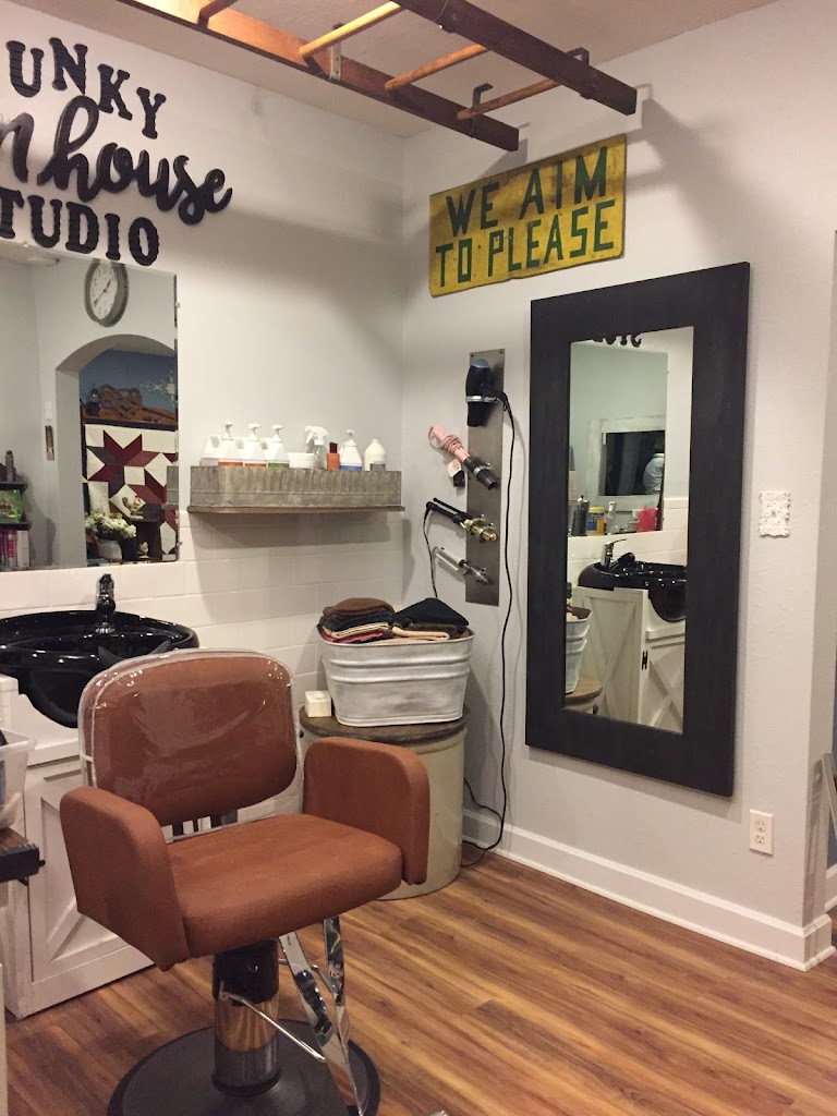 Funky Farmhouse Studio 53029