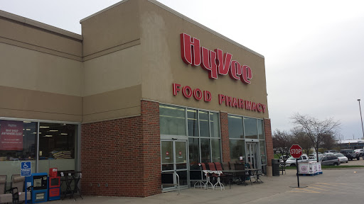 Hy-Vee Grocery Store
