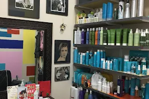 Lynnle Hair Design - Phenix Salon Suites East Side image
