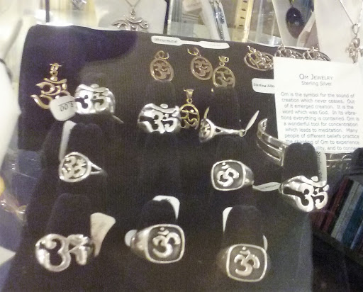 Book Store «Garland of Letters Bookstore», reviews and photos, 527 South St, Philadelphia, PA 19147, USA