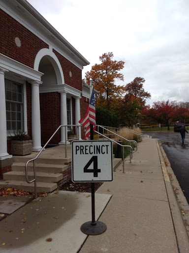 Community Center «Grosse Pte Woods Community Center», reviews and photos, 20025 Mack Plaza Dr, Grosse Pointe Woods, MI 48236, USA