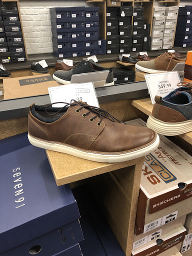 Shoe Store «DSW Designer Shoe Warehouse», reviews and photos, 25 Hazard Ave, Enfield, CT 06082, USA