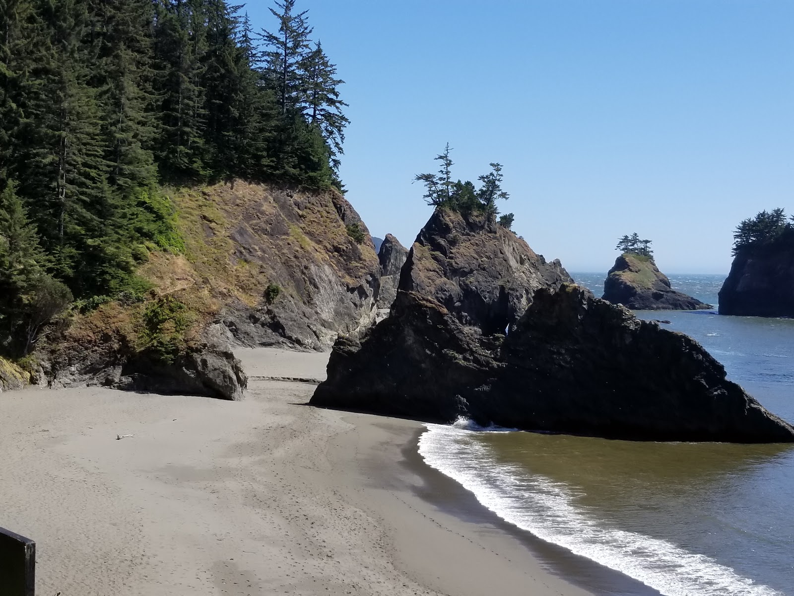Secret Beach Oregon'in fotoğrafı birden fazla geniş koy ile birlikte