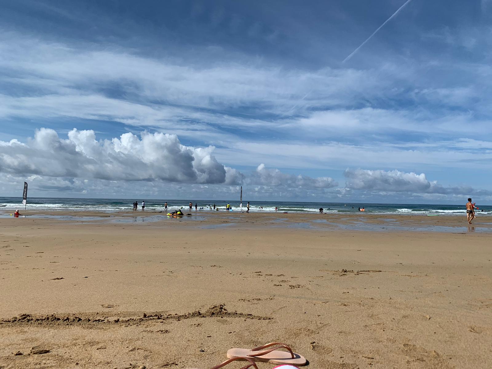 Foto de Plage du Kerou área de servicios