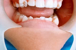 Oprem Dental Clínica odontológica especializada / Dra. Maria Molina / Dra. Karen Bustos image