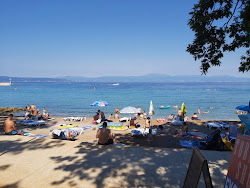 Foto von Adriatic beach und die siedlung