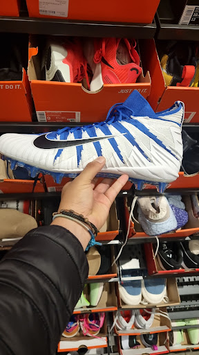 Clothing Store «Nike Factory Store», reviews and photos, 102 The Arches Cir, Deer Park, NY 11729, USA