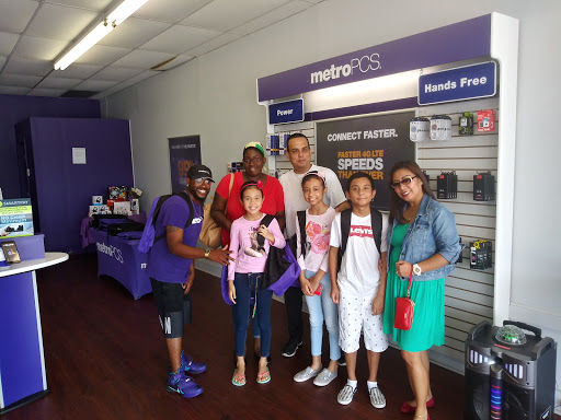Cell Phone Store «MetroPCS Authorized Dealer», reviews and photos, 1959 E Pembroke Ave, Hampton, VA 23663, USA