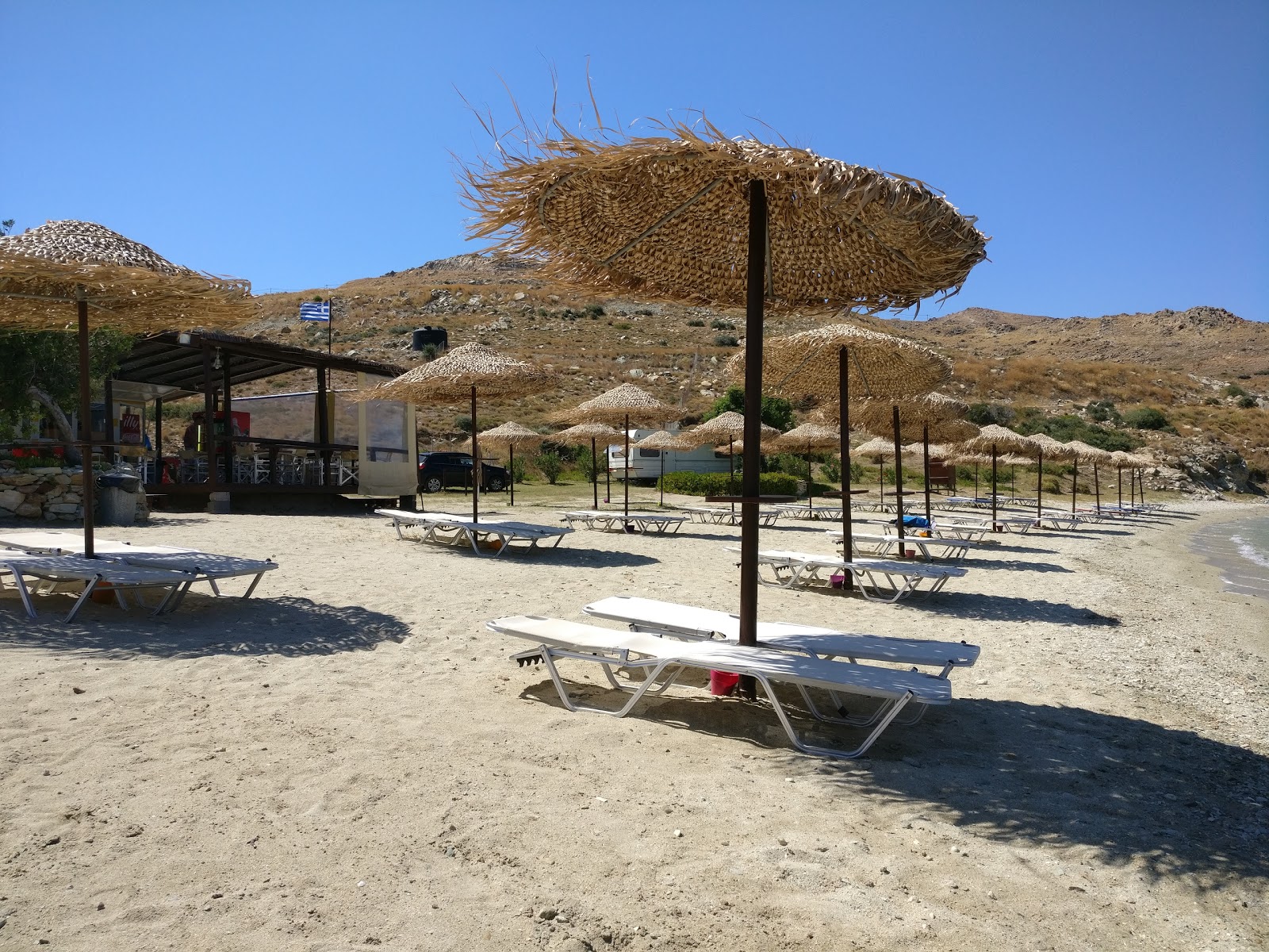 Foto de Agios Paraskevi beach com alto nível de limpeza