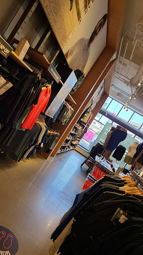 Clothing Store «Under Armour Brand House», reviews and photos, 1201 Woodward Ave, Detroit, MI 48226, USA