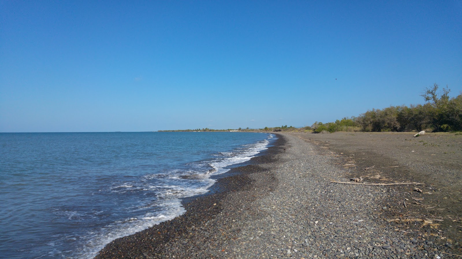 Foto von Playa Bizarreta mit kleine, graue kiesel Oberfläche