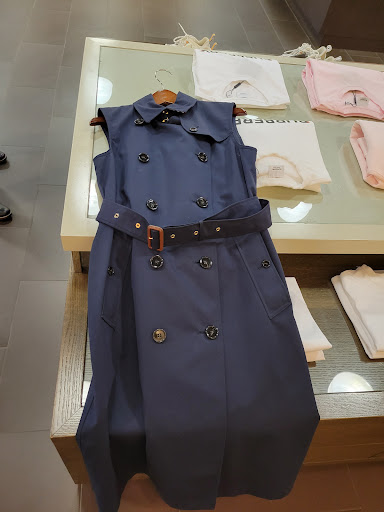Clothing Store «Burberry Outlet», reviews and photos, 8200 Vineyard Dr, Orlando, FL 32821, USA