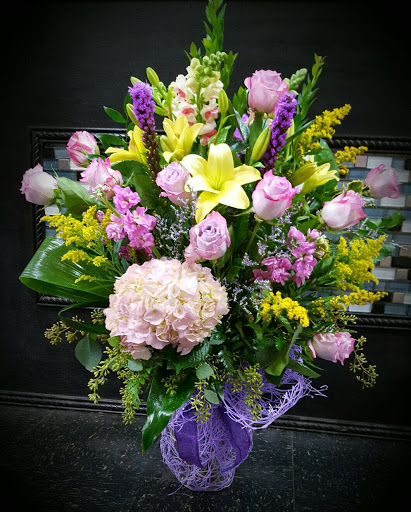 Florist «Irish Rose and GIfts», reviews and photos, 33608 W Seven Mile Rd, Livonia, MI 48152, USA