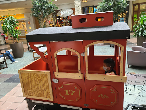 Shopping Mall «Spring Hill Mall», reviews and photos, 1072 Spring Hill Ring Rd, Dundee Township, IL 60118, USA