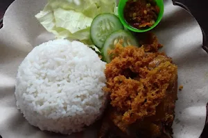 Ayam Goreng Kinan image