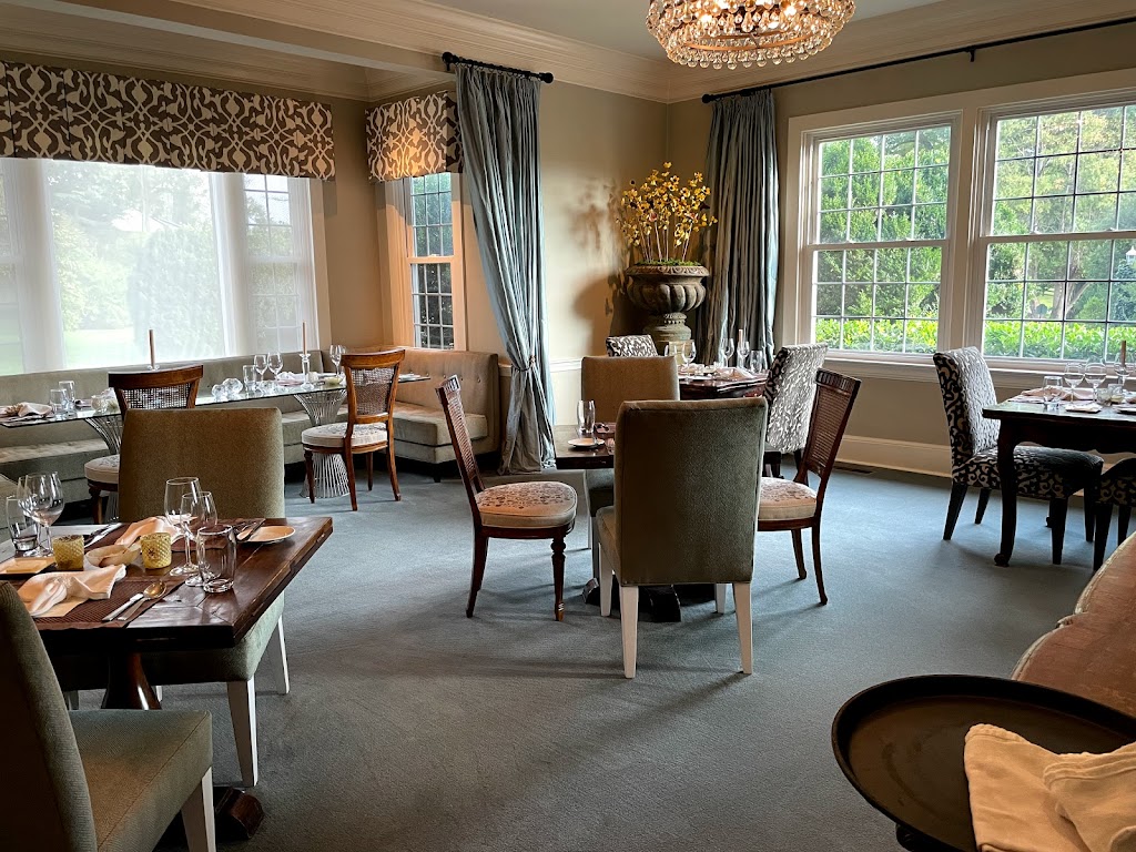 Houndstooth Restaurant 22640