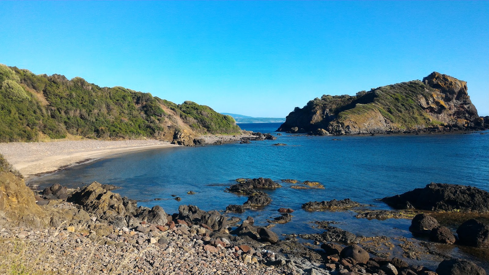 Foto av Porto Managu beach med stenar yta