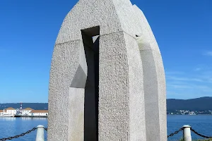 Monumento Muelle Marin image