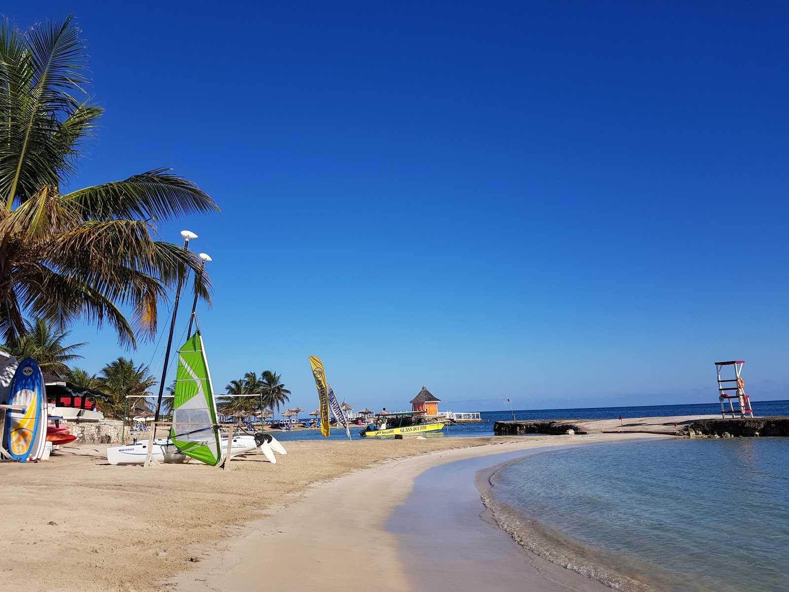 Decameron Plajı'in fotoğrafı ve yerleşim