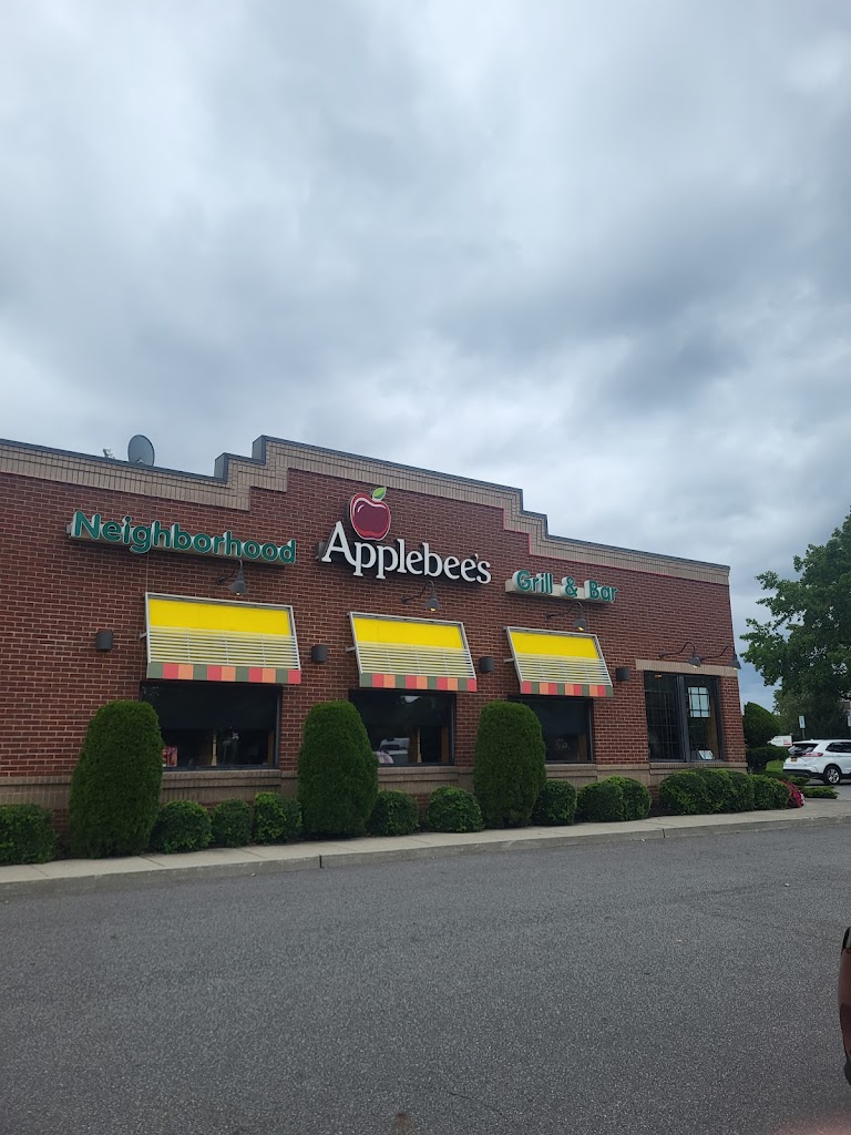 Applebee's Grill + Bar 11590