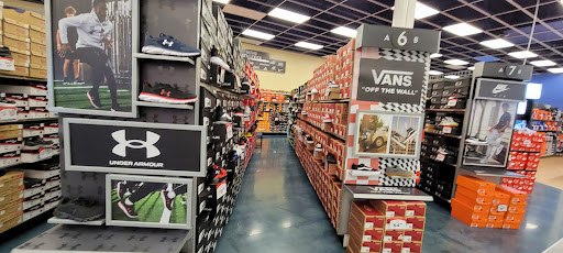 Shoe Store «Shoe Carnival», reviews and photos, 2105 N Prospect Ave, Champaign, IL 61822, USA