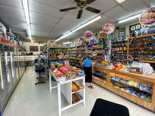 Butcher Shop «El Mercado - Market - Butcher - Empanadas», reviews and photos, 3767 N Southport Ave, Chicago, IL 60613, USA