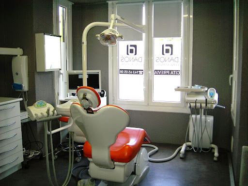 Información y opiniones sobre Clínica Dental Danos de Irún