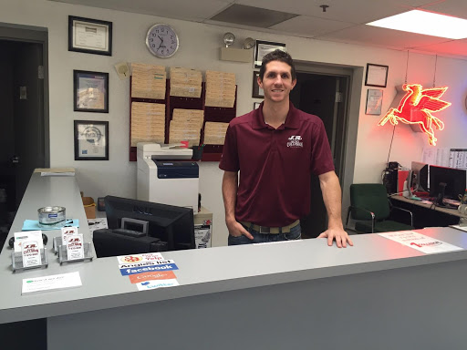 Auto Body Shop «J.R. Auto Collision Repair», reviews and photos, 543 N Arthur Ave, Arlington Heights, IL 60005, USA