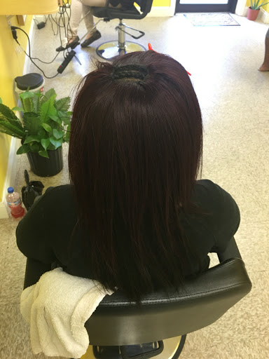 Beauty Salon «New Image Dominican Hair Salon», reviews and photos, 143 W Main St, Norristown, PA 19401, USA