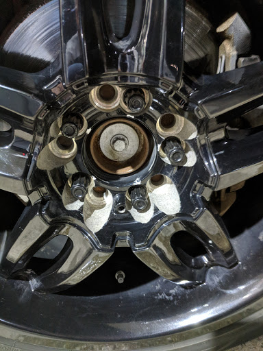 Tire Shop «Discount Tire Store - Naperville, IL», reviews and photos, 535 Fort Hill Dr, Naperville, IL 60540, USA