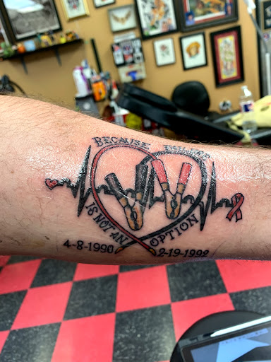 Tattoo Shop «A1 Tattoo Co», reviews and photos, 6805 N Oak Trafficway, Gladstone, MO 64118, USA