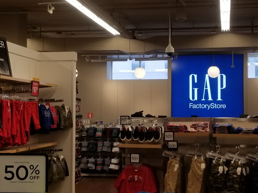 Clothing Store «Gap Factory Store», reviews and photos, 400 Fulton St, Brooklyn, NY 11201, USA