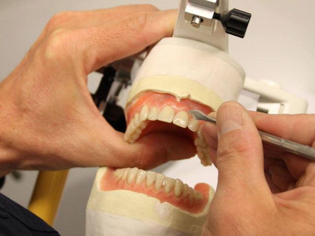 Kevin Manners Denture Clinics - Dentist