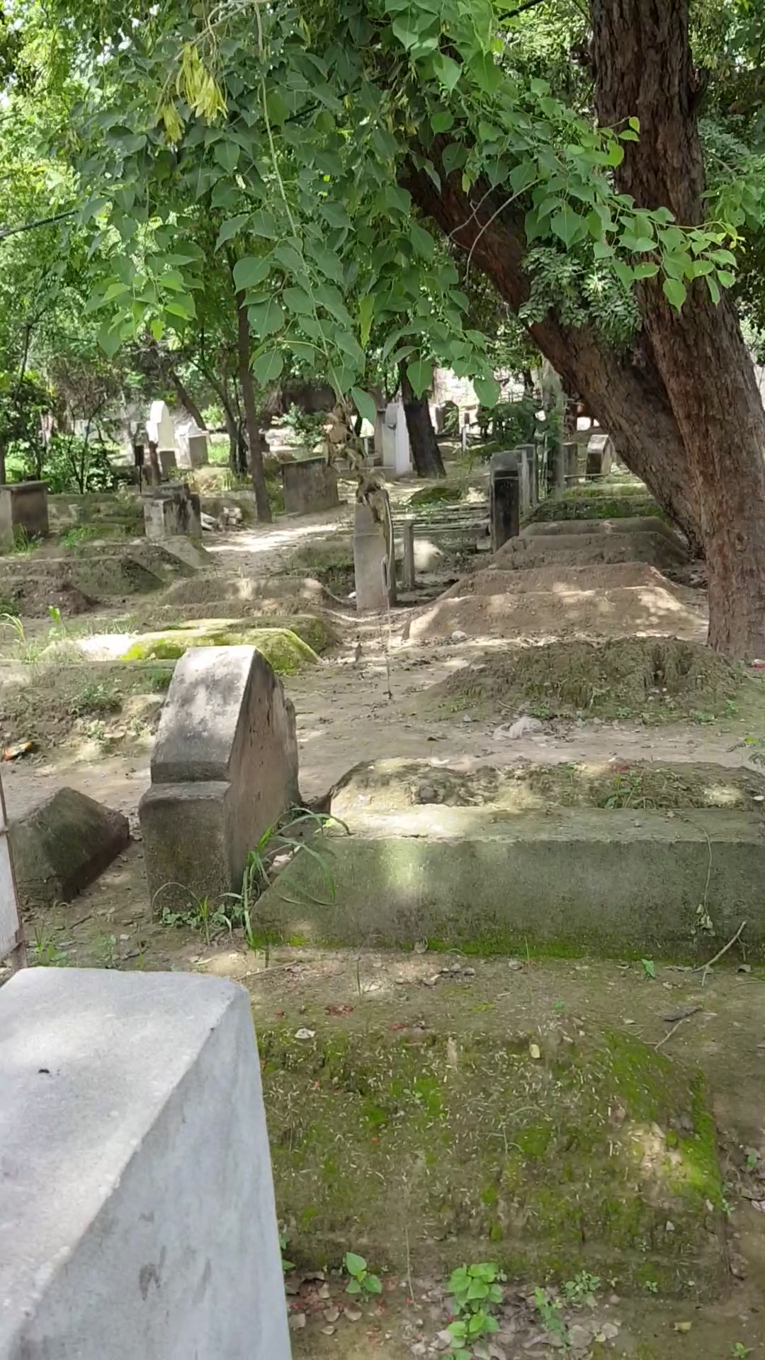 Ichra Graveyard
