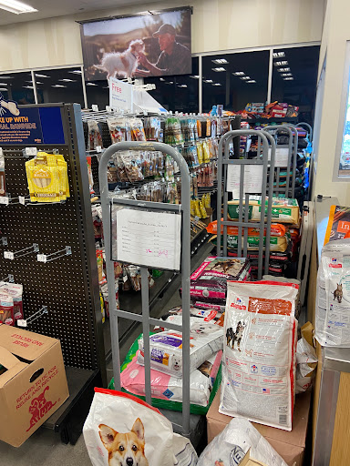 Pet Supply Store «Petco Animal Supplies», reviews and photos, 18200 NW Evergreen Pkwy, Beaverton, OR 97006, USA