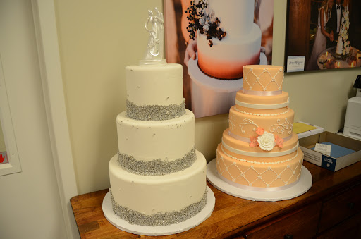 Dessert Shop «Frost Bake Shop Collierville», reviews and photos, 1016 W Poplar Ave #107, Collierville, TN 38017, USA