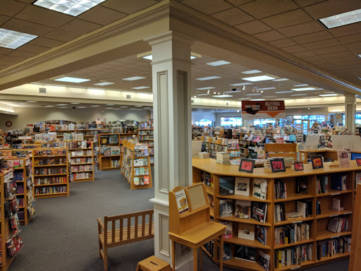 Book Store «Schuler Books & Music», reviews and photos, 2660 28th St SE, Grand Rapids, MI 49512, USA