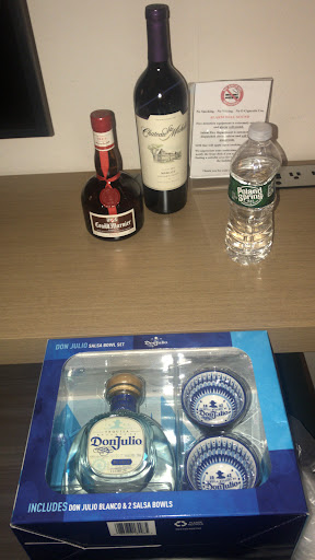 State Liquor Store «NH Liquor & Wine Outlet», reviews and photos, 92 Cluff Crossing Rd, Salem, NH 03079, USA