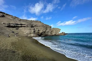 Papakōlea BeachGreen sand beach image
