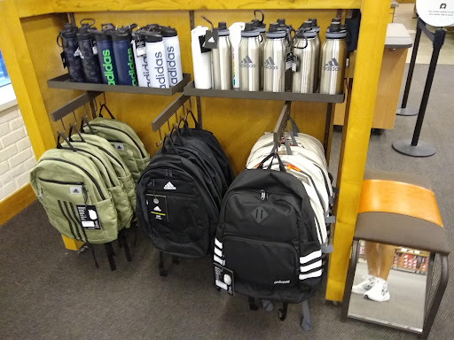 Shoe Store «DSW Designer Shoe Warehouse», reviews and photos, 113 Mill Plain Rd, Danbury, CT 06811, USA